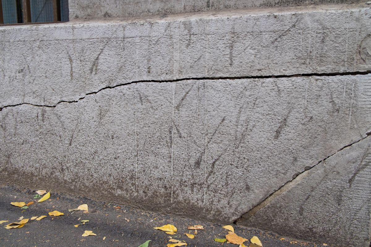Foundation Cracks and Damage